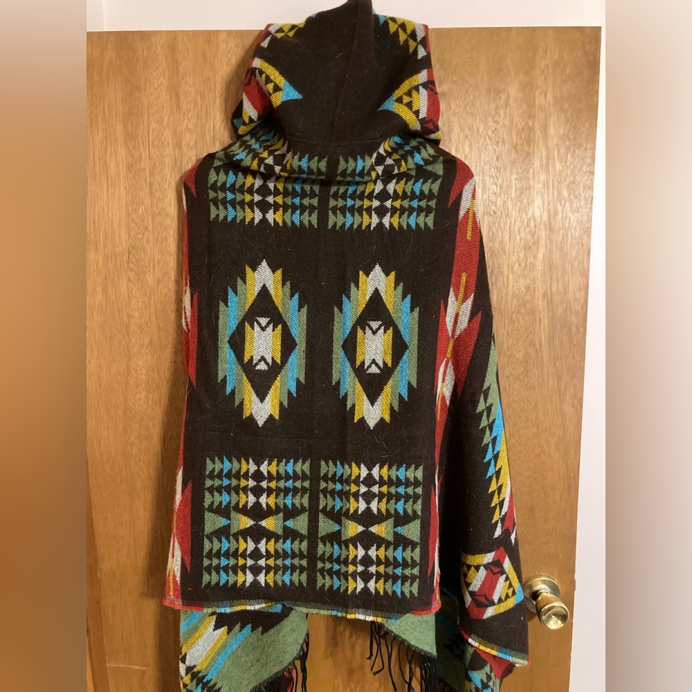 Colorful Geometric Pattern Poncho - Picture 3 of 7